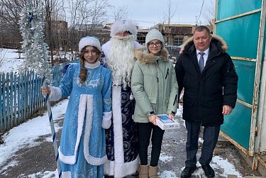 Поддерживать новогодние традиции